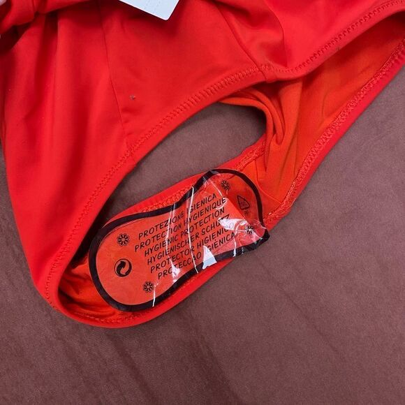 NWT Good American Showoff One Piece
Swimsuit various sizes - Picture 10 of 11